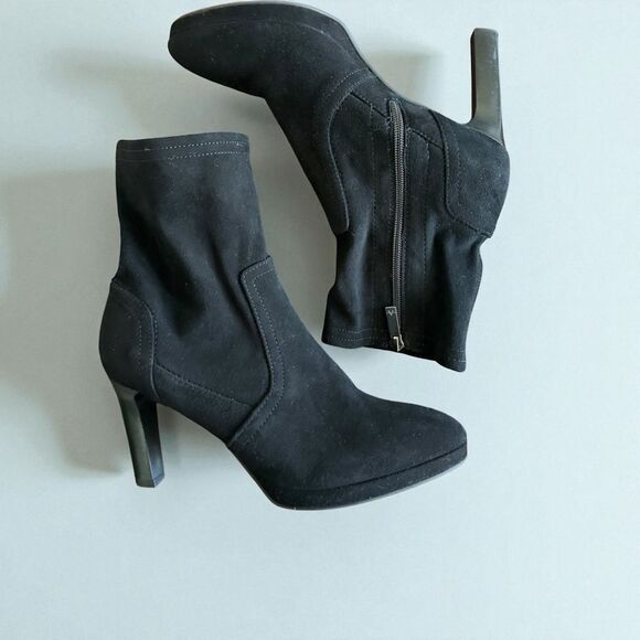 EUC AQUATALIA Weatherproof Reyna Black Suede Booties Size 8M with Dust Bag - Picture 2 of 9